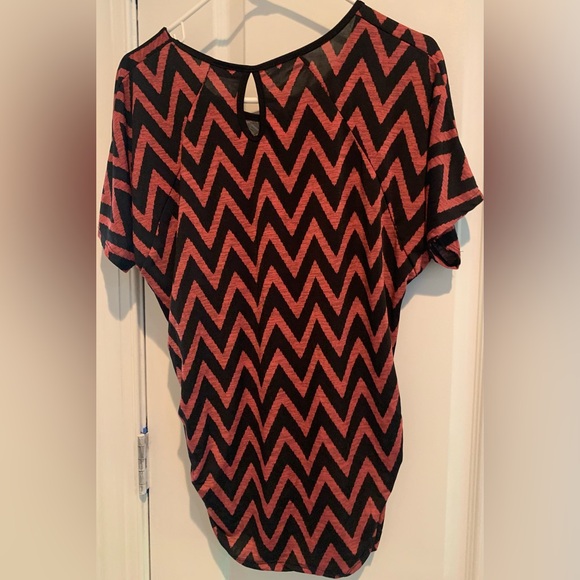 Blue Pink Chevron blouse Lavish Size medium - Picture 2 of 3